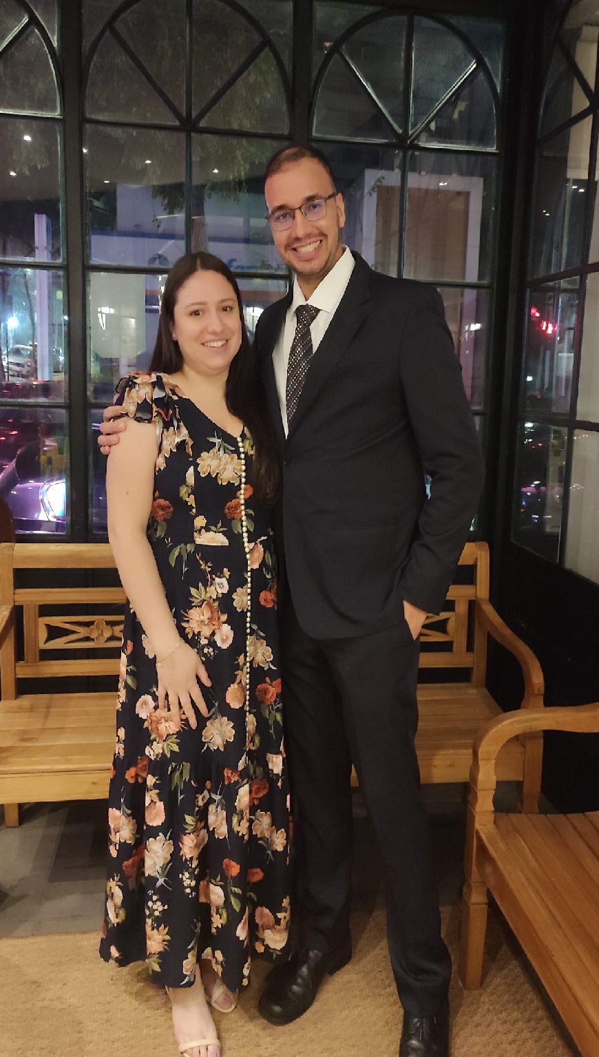 Casal posando para foto